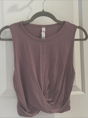 ALO Yoga Twist-Front Tank Top - Mauve